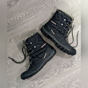 Columbia Women's Black Quilted Minx Shorty Wide Winter Boots